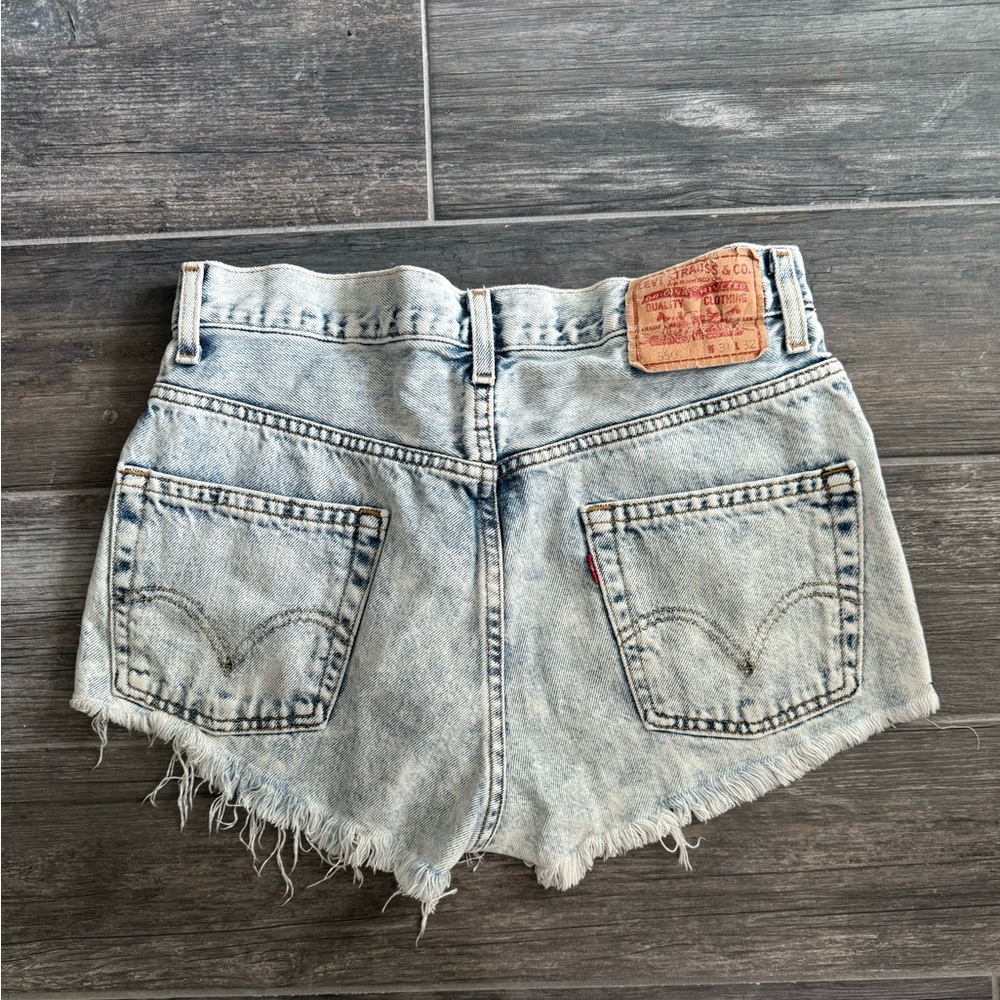 Levi’s Relaxed Fit Distressed Denim Shorts - Waist 31 - Picture 3 of 3
